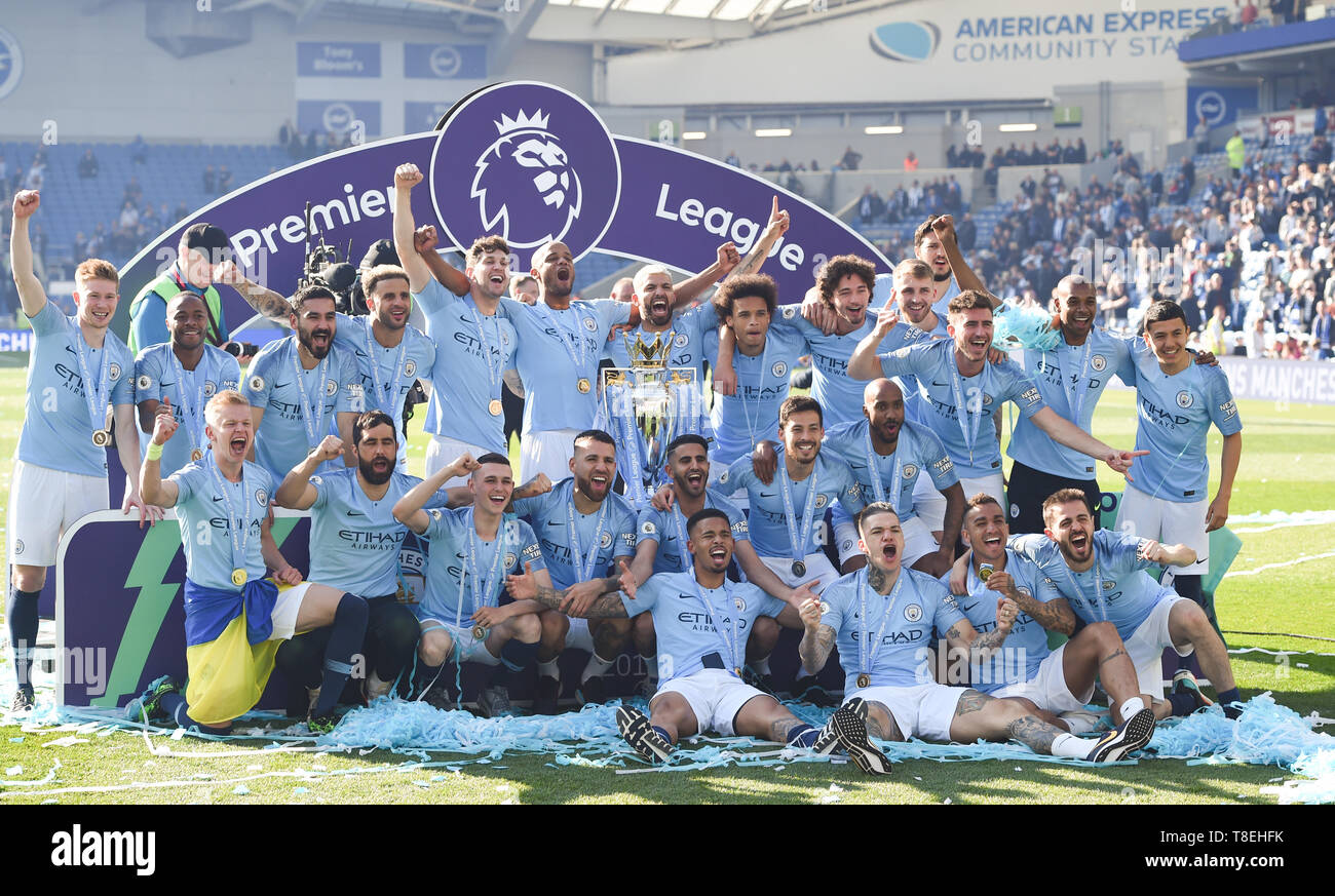 Manchester City feiert den Titel während des Premier League-Spiels zwischen Brighton & Hove Albion und Manchester City im American Express Community Stadium, 12. Mai 2019:Photo Simon Dack/ Tele Images. Nur redaktionelle Verwendung. Kein Merchandising. Für Fußballbilder gelten Einschränkungen für FA und Premier League. Keine Nutzung von Internet/Mobilgeräten ohne FAPL-Lizenz. Weitere Informationen erhalten Sie von Football Dataco Stockfoto