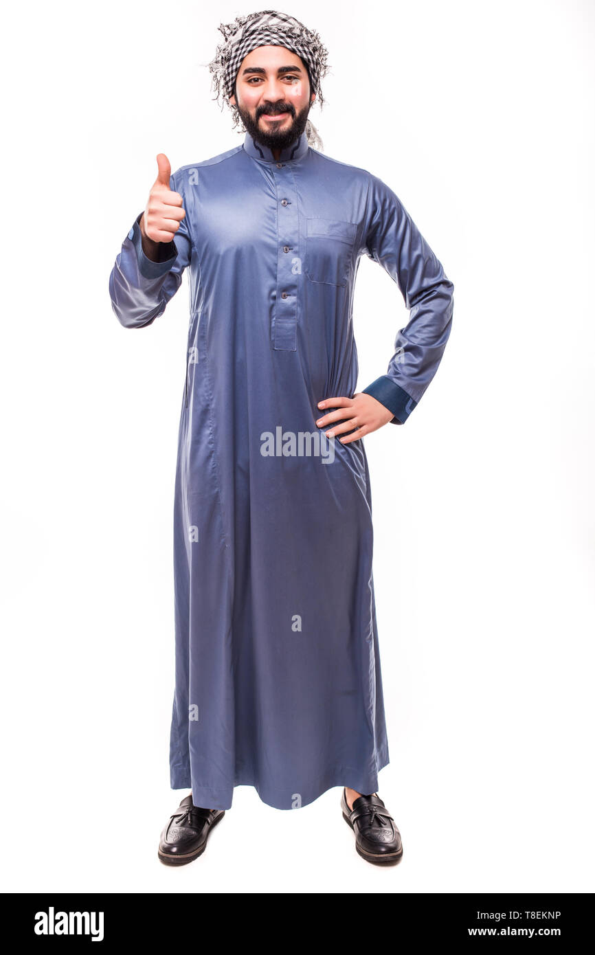 Junge Ägypten Mann tragen weiße thobe auf einem weißen Hintergrund. Stockfoto