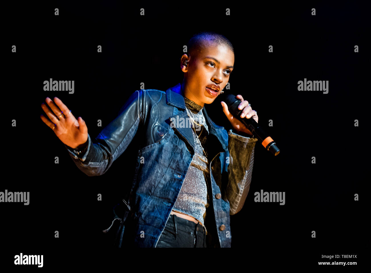 Der Enuke Annahstasia Nigerian-American Sänger live auf der Bühne des Lenny Kravitz "Vibration" Tour 2019 in Bologna. Stockfoto