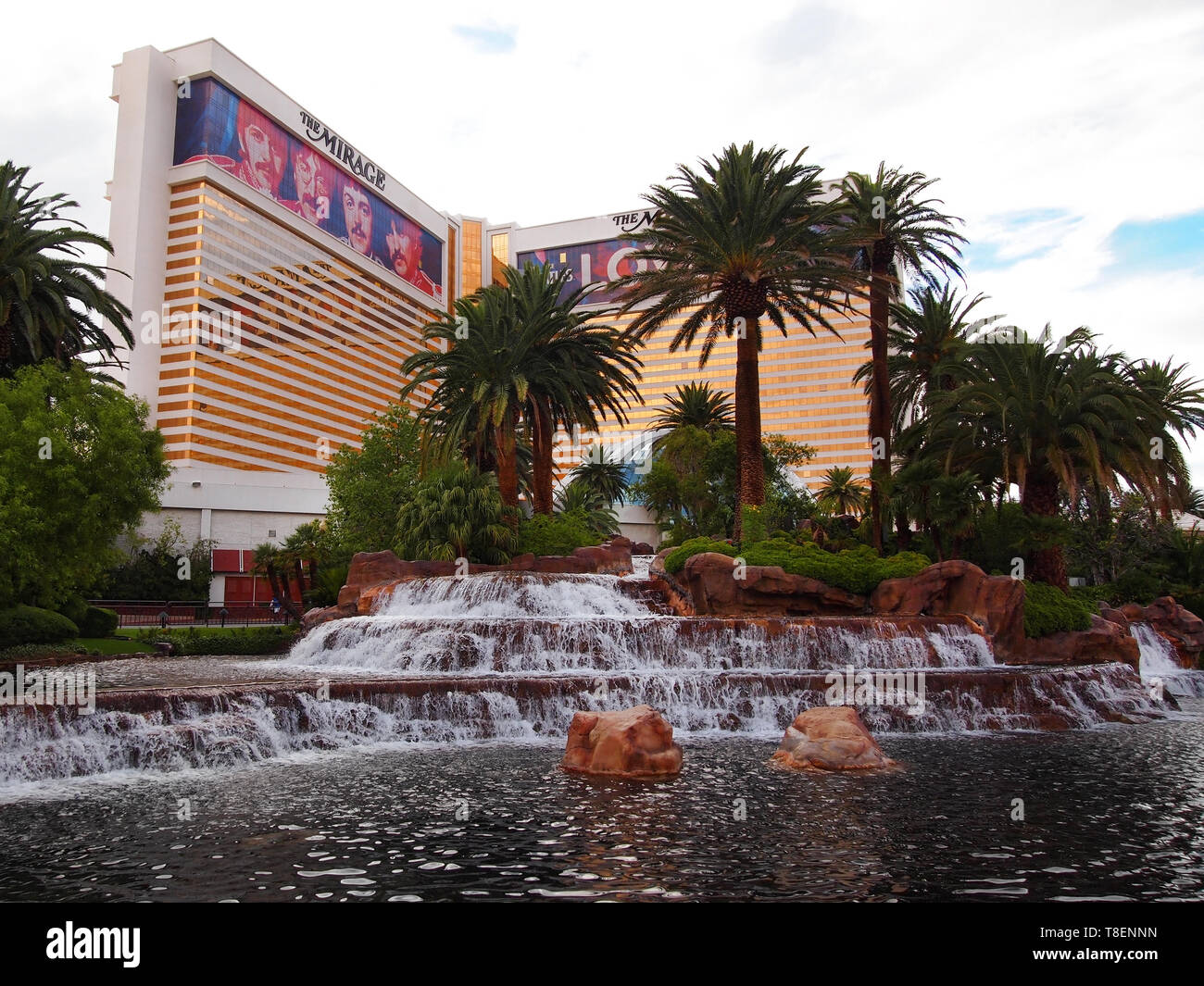 LAS VEGAS, NV - Juli 21, 2018: Der Las Vegas Boulevard mit Blick auf äußere des beliebten Polynesischen themed Mirage Hotel und Casino in Las Vegas, Nevada. Stockfoto