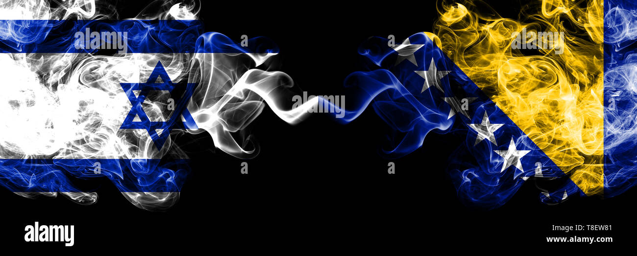 Israel vs Bosnien und Herzegowina, bosnischen Smoky mystic Flaggen nebeneinander gestellt. Dicke farbige seidig raucht Flagge Israels und Bosnien und Herzegowina Stockfoto