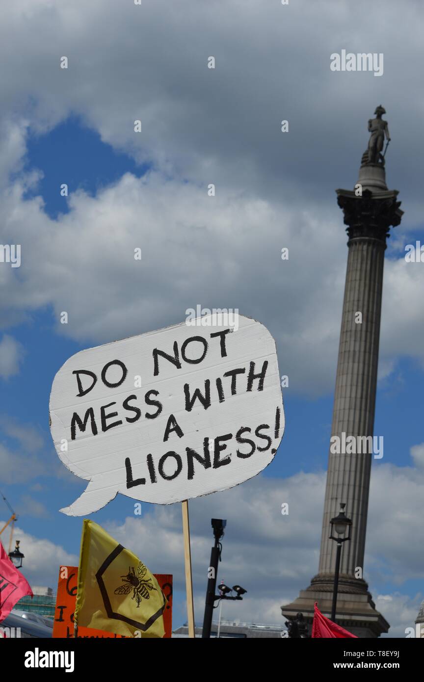 London, Großbritannien. 12 Mai 2019. Tausende nehmen an einem marsch Teil, der von Mothers Rise Up organisiert und von Extinction Rebellion unterstützt wird. Stockfoto