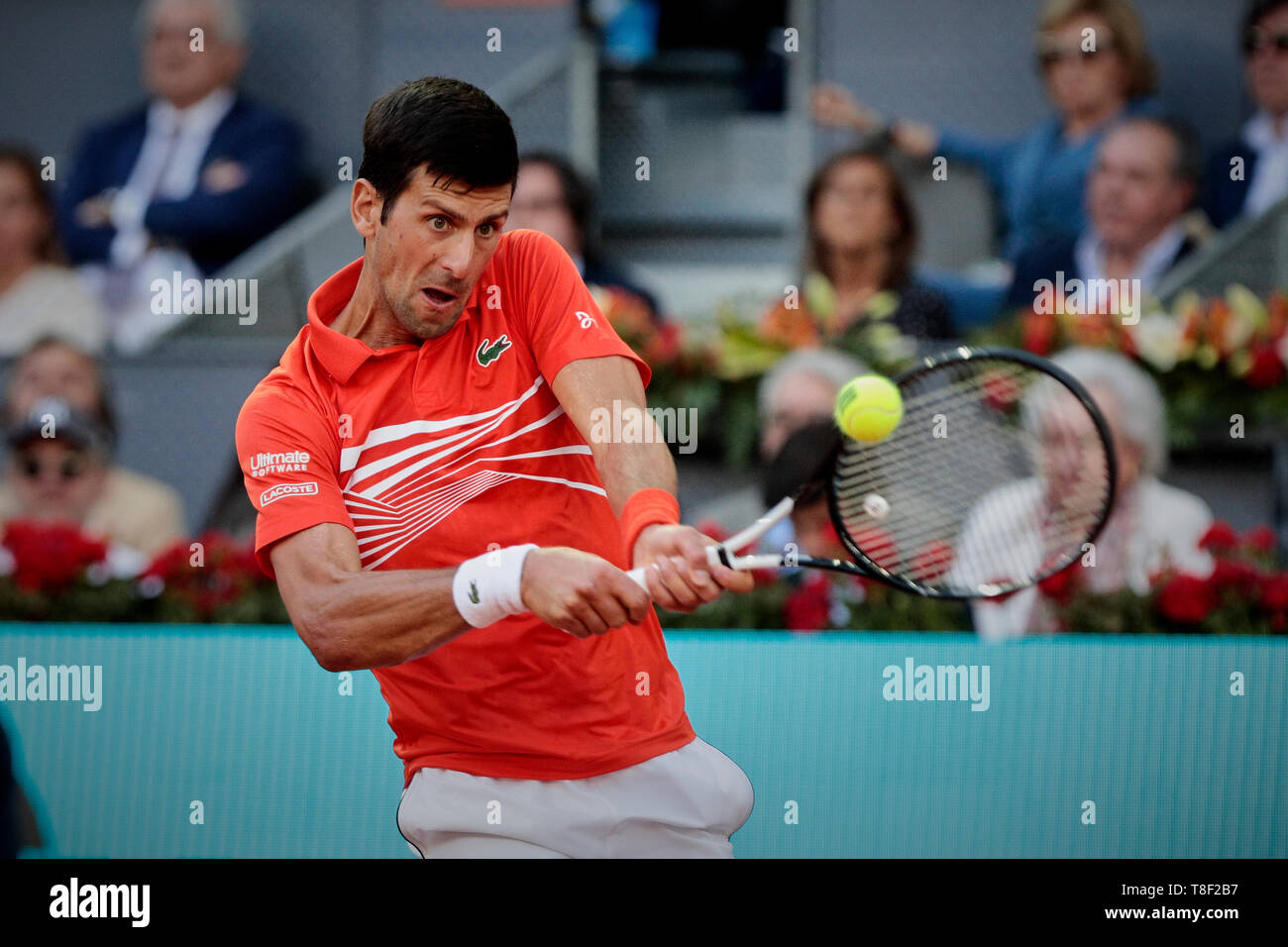 Novak Djokovic aus Serbien in Aktion während der Mutua Madrid Open Masters Finale gegen Stefanos Tsitsipas von Griechenland gesehen am Tag acht bei Caja Magica in Madrid. Novak Djokovic schlägt Stefanos Tsitsipas. Stockfoto