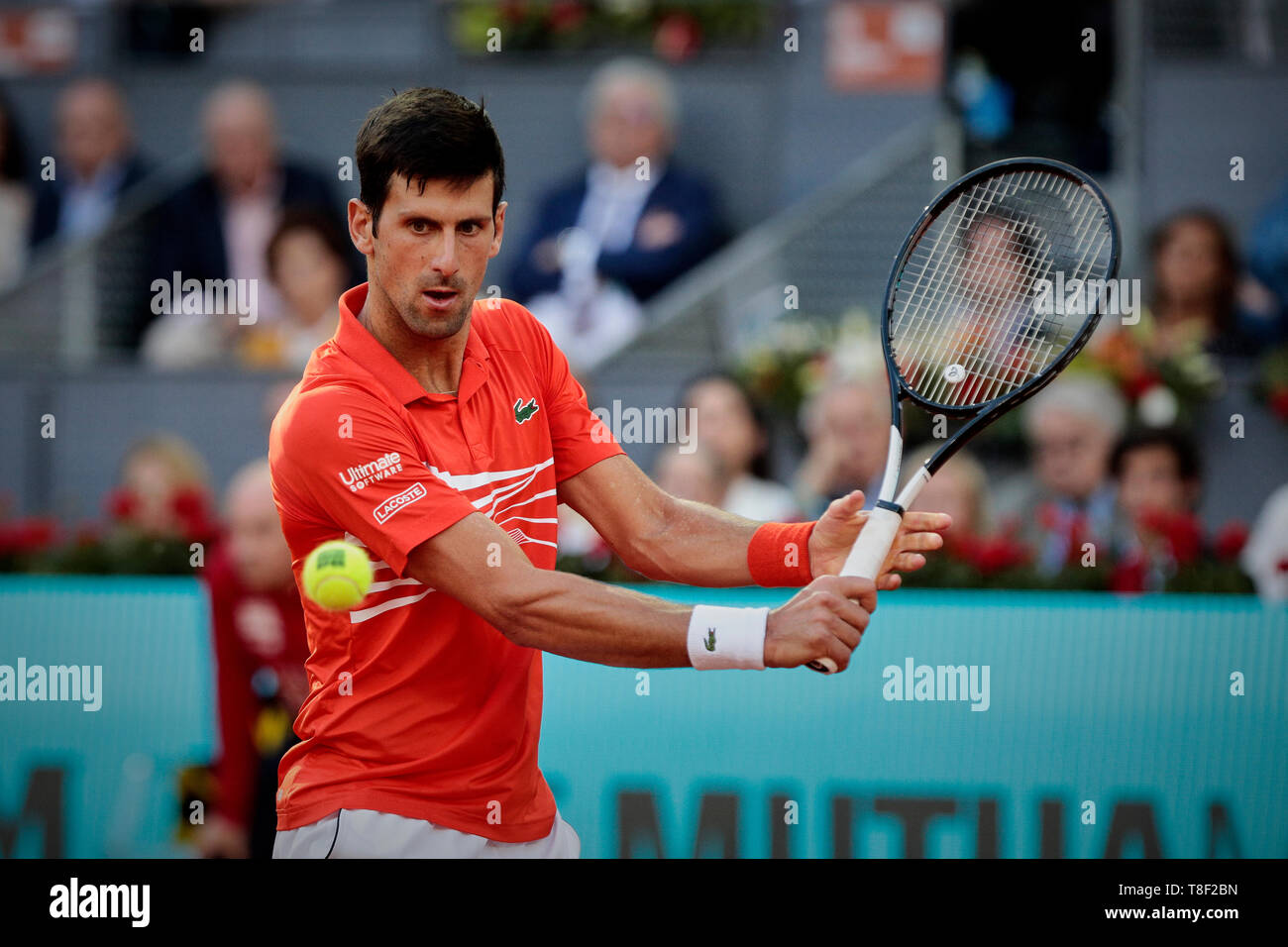 Novak Djokovic aus Serbien in Aktion während der Mutua Madrid Open Masters Finale gegen Stefanos Tsitsipas von Griechenland gesehen am Tag acht bei Caja Magica in Madrid. Novak Djokovic schlägt Stefanos Tsitsipas. Stockfoto