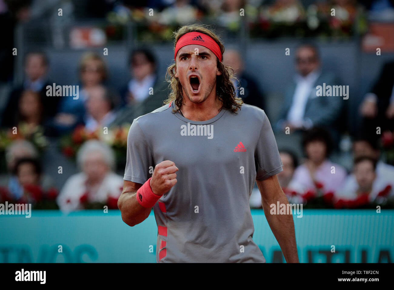 Stefanos Tsitsipas von Griechenland gesehen Reagieren während der Mutua Madrid Open Masters Finale gegen Novak Djokovic aus Serbien am Tag acht bei Caja Magica in Madrid. Novak Djokovic schlägt Stefanos Tsitsipas. Stockfoto