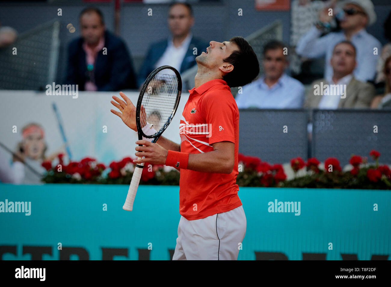 Novak Djokovic aus Serbien Reagieren während der Mutua Madrid Open Masters Finale gegen Stefanos Tsitsipas aus Griechenland am Tag acht bei Caja Magica in Madrid. Novak Djokovic schlägt Stefanos Tsitsipas. Stockfoto