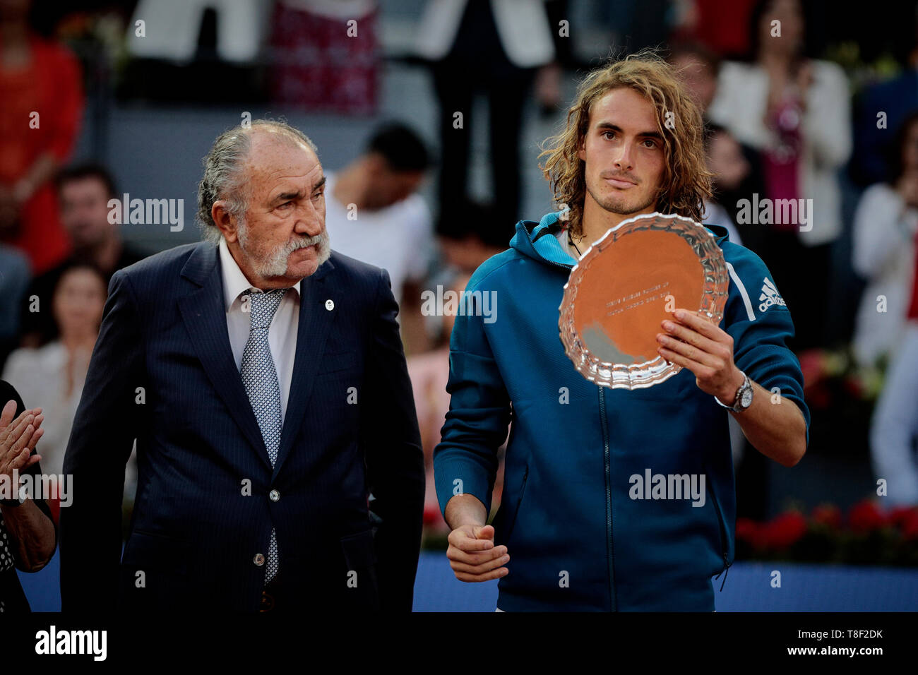 Stefanos Tsitsipas aus Griechenland während der Mutua Madrid Open Masters Finale gegen Novak Djokovic aus Serbien gesehen am Tag acht bei Caja Magica in Madrid. Novak Djokovic schlägt Stefanos Tsitsipas. Stockfoto