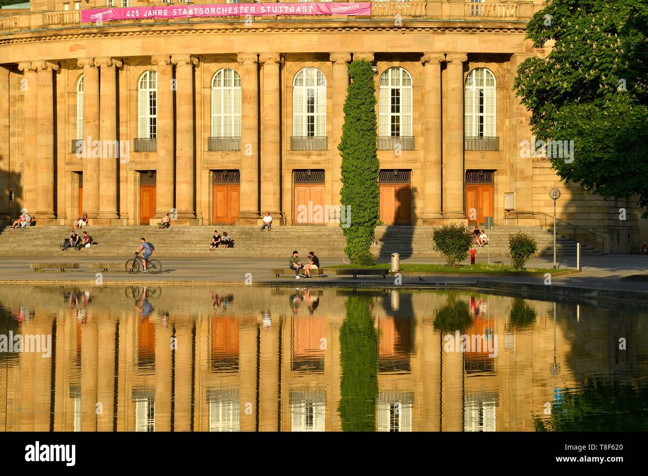 Deutschland, Baden Württemberg, Stuttgart, Staats-Theater (Nationaltheater) und Eckensee Stockfoto