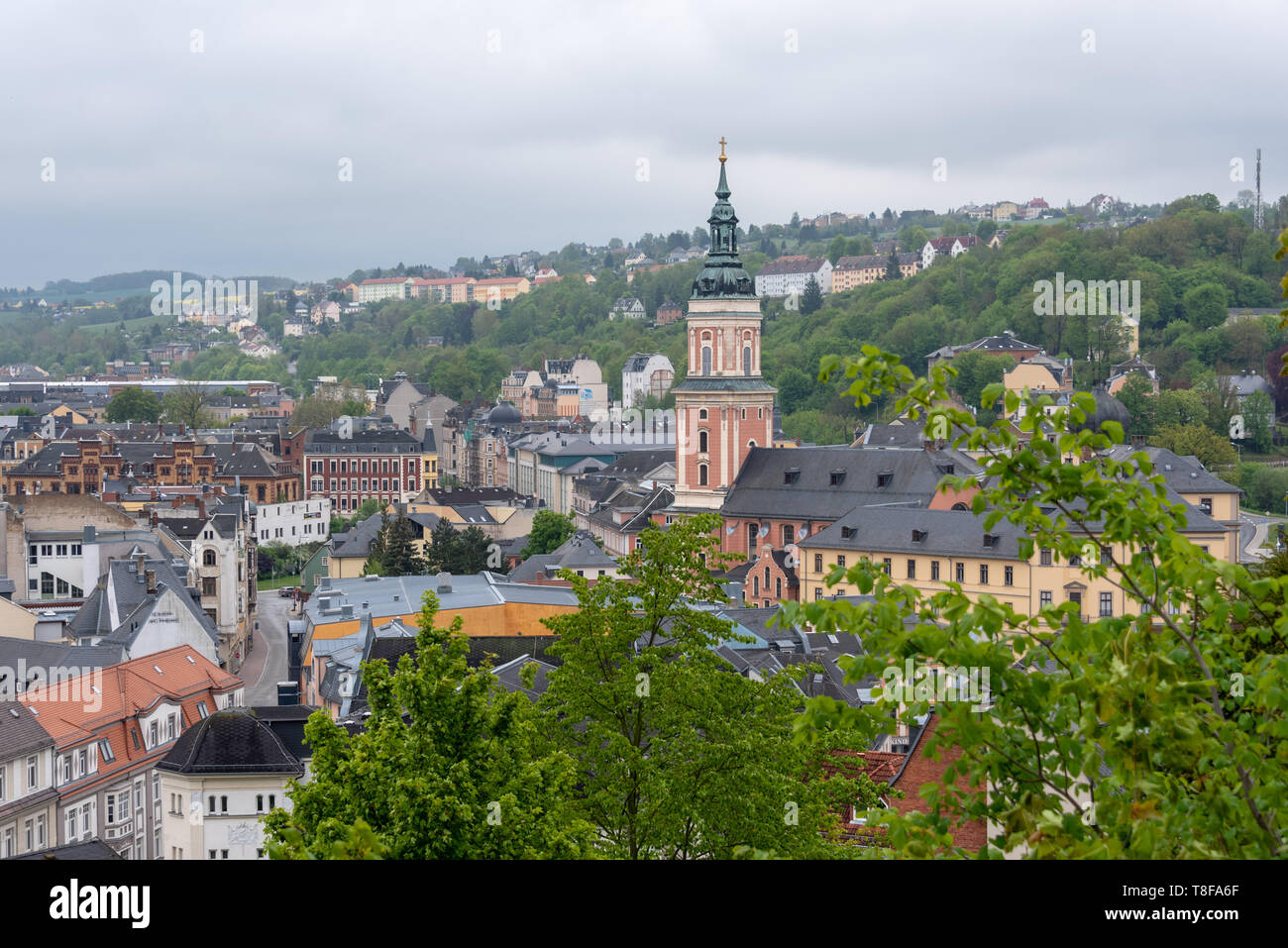 Greiz, Deutschland - Mai 12, 2019: Blick auf die Stadt Greiz mit der Stadtkirche St. Marien, Deutschland. Stockfoto