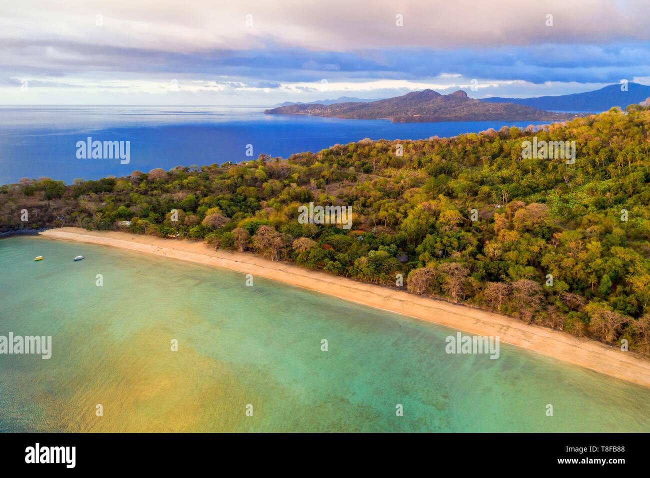 Frankreich, Insel Mayotte (französische überseeische Departements), Grande Terre, Kani Keli, die saire Garten und den Strand von N'Gouja und die Bucht von Mzouazia im Hintergrund (Luftbild) Stockfoto