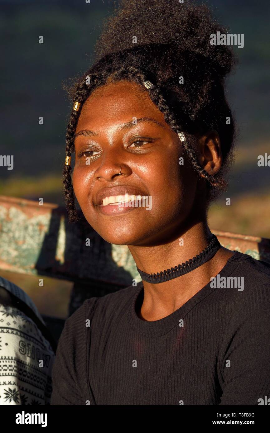 Frankreich, Insel Mayotte (französische überseeische Departements), Petite Terre, Dzaoudzi, Teens, die in der Diskussion Stockfoto