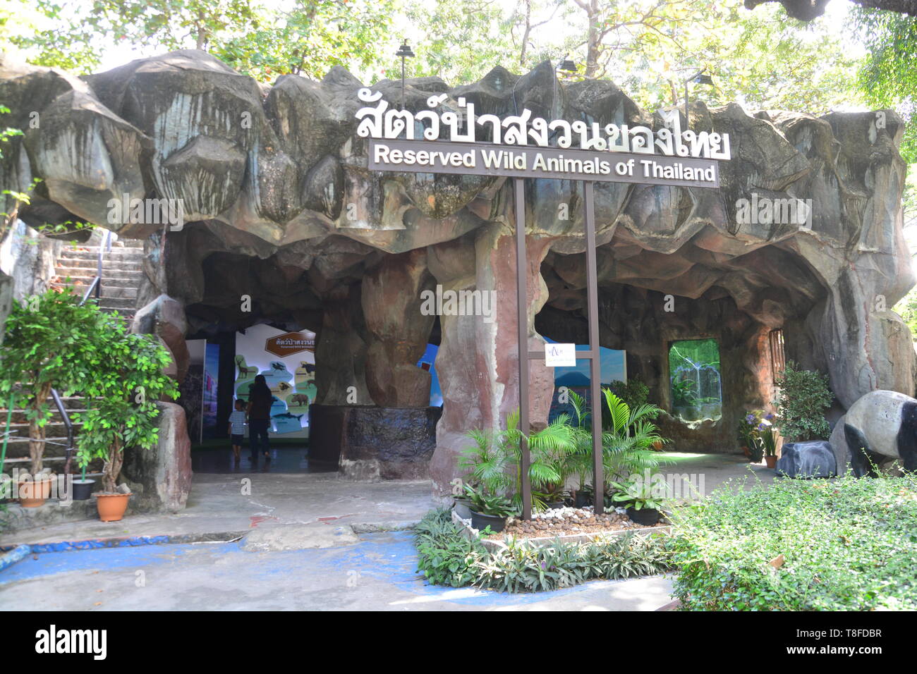 BANGKOK, THAILAND - 10. AUGUST 2018: Label von Wildlife Reserve Tier von Thailand Dusit Zoo Stockfoto