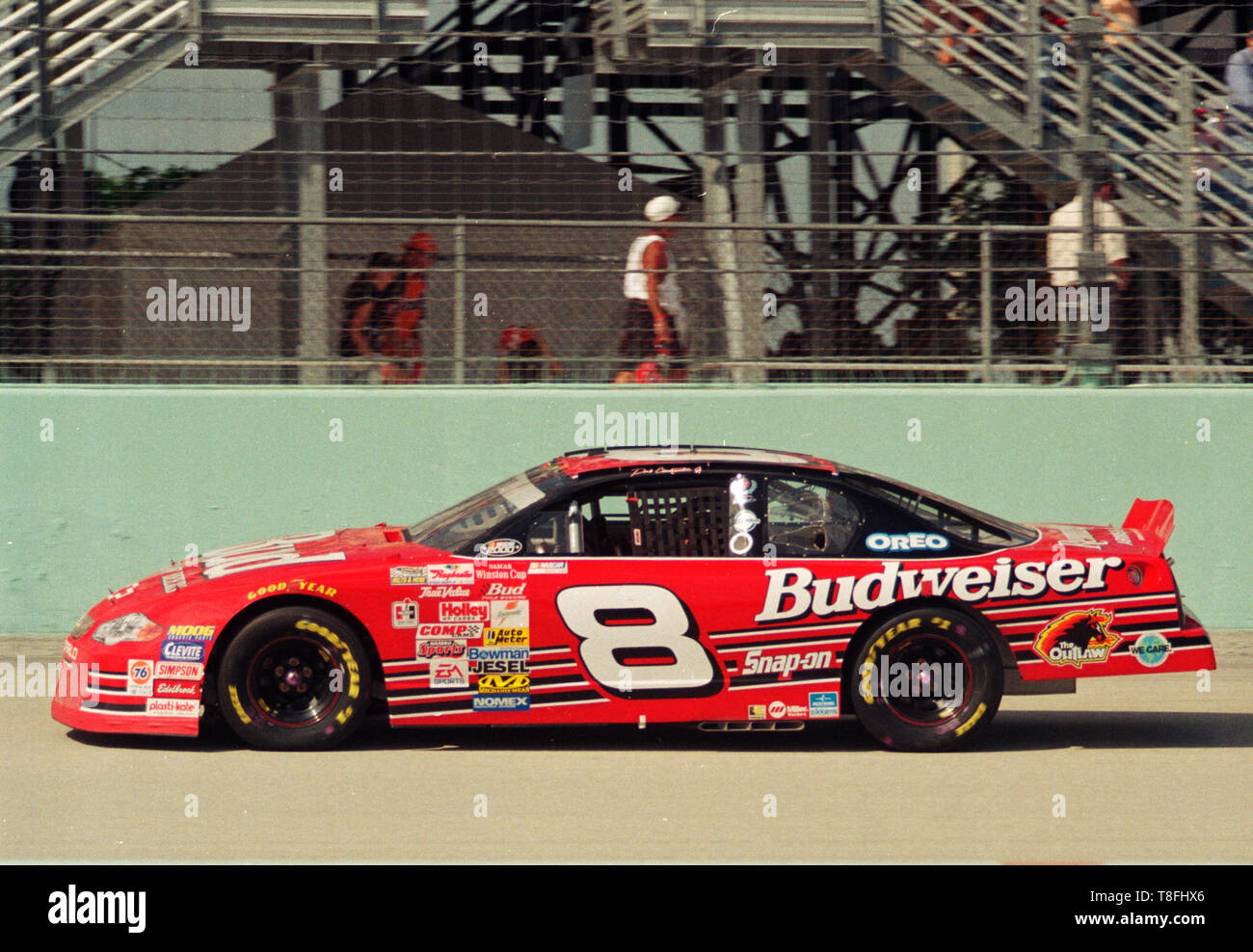 Dale Earnhardt Jr. nach unten läuft der vorderen Ausdehnung an Homestead-Miami Speedway im Jahr 2000. Stockfoto