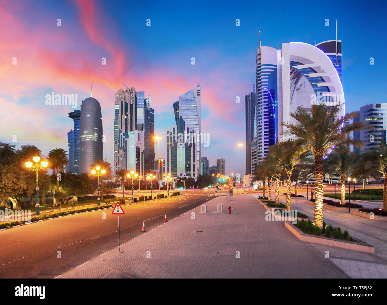 Skyline von West Bay, Doha City Centre bei Sonnenaufgang, Katar Stockfoto