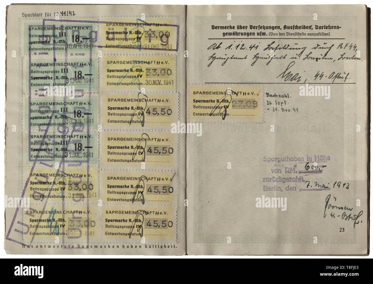 SS-Gruppenführer Fritz Katzmann (1906 - 1957) - ein SS-Sparbuch mit der Nr. 004351, die von der eingetragenen Einsparungen Verein SS von SS-oberen Abschnitt Südost am 1. April 1940 mit zwei sparguthaben Einträge und eingehalten Einsparungen Briefmarken von 1940 bis 1944 ausgestellt. 32 Seiten, leicht beschädigt, die Vorderseite durchlöchert, Zeichen des Alters. Fritz Katzmann war ein hochrangiger SS-Funktionär und gelegentliche Mitglied der People's Court. Er vor allem in Galicien aktiv war, und wurde zum Generalleutnant der Waffen-SS am 1. Juli 1944. Historische, historische, 20. Jahrhundert, 1930S, 1940s, Waffen-SS,, Editorial-Use - Nur Stockfoto