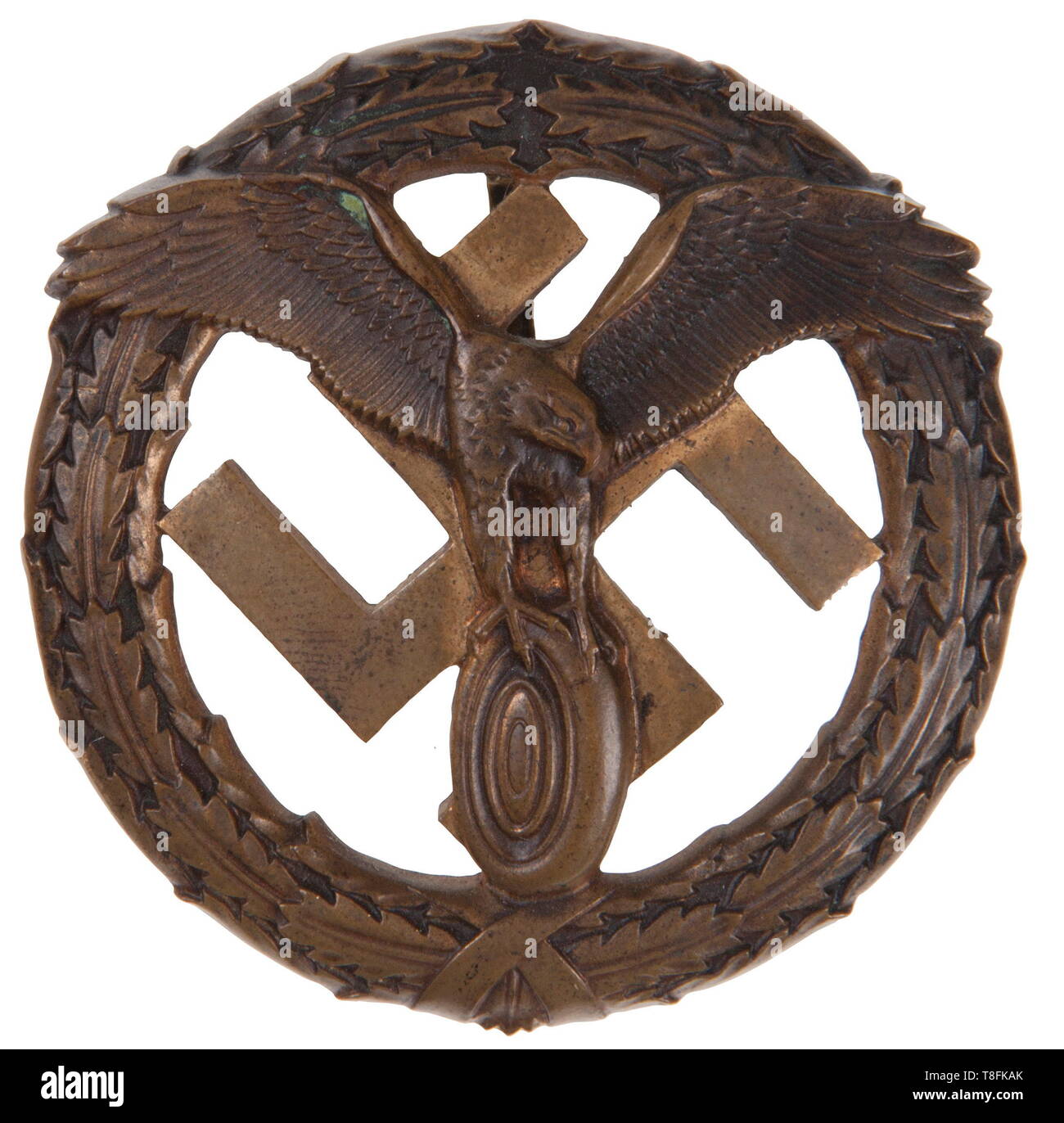 Ein Deutscher Motor Sport Abzeichen in Bronze konvex, brüniert Tombak, rückwärts mit einem Stempel "LN" (Lauer 1790, Nürnberg) und 'GES. Gesch.", mit polierten vertikalen Befestigung Pin. USA - Los historischen, geschichtlichen, Awards, Awards, Deutsches Reich, Drittes Reich, Nationalsozialismus, Nationalsozialismus, Objekt, Objekte, Fotos, Medaillen, Orden, Ehrenzeichen, Medaillen, Orden, Clipping, Ausschneiden, Ausschneiden, Ausschnitten, Ehre, Ehre, Ns, NS, NS-Zeit, 20. Jahrhundert, Editorial-Use - Nur Stockfoto