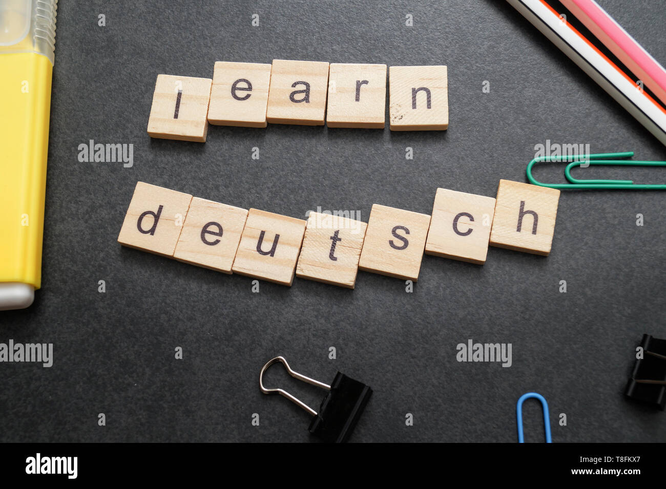 Wort lernen English auf Holz Block geschrieben. Nahaufnahme Stockfoto