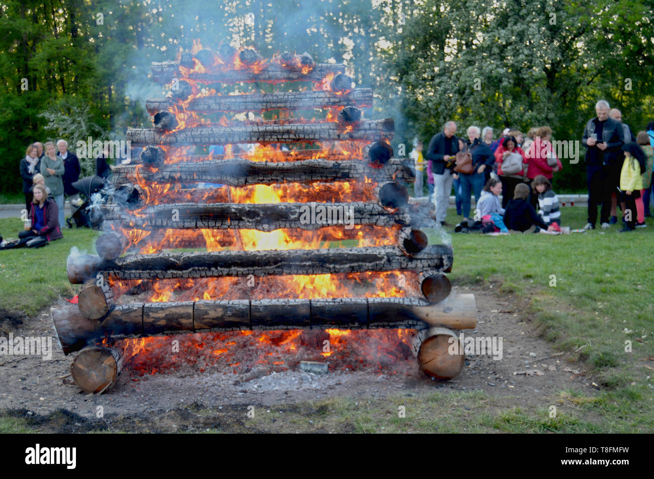 Prag/Tschechische Republik - 30 April 2019: Treffpunkt für die tschechischen Tradition des Brennens der Hexen (paleni Carodejnic), ursprünglich heidnisches Fest Stockfoto