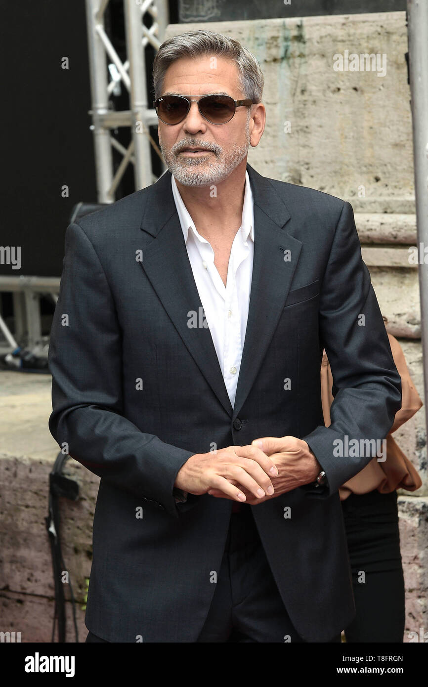 Italien, Rom, 13. Mai, 2019: George Clooney am Fotoshooting von Sky-TV Serie "Catch-22" Foto © Fabio Mazzarella/Sintesi/Alamy leben Nachrichten Stockfoto