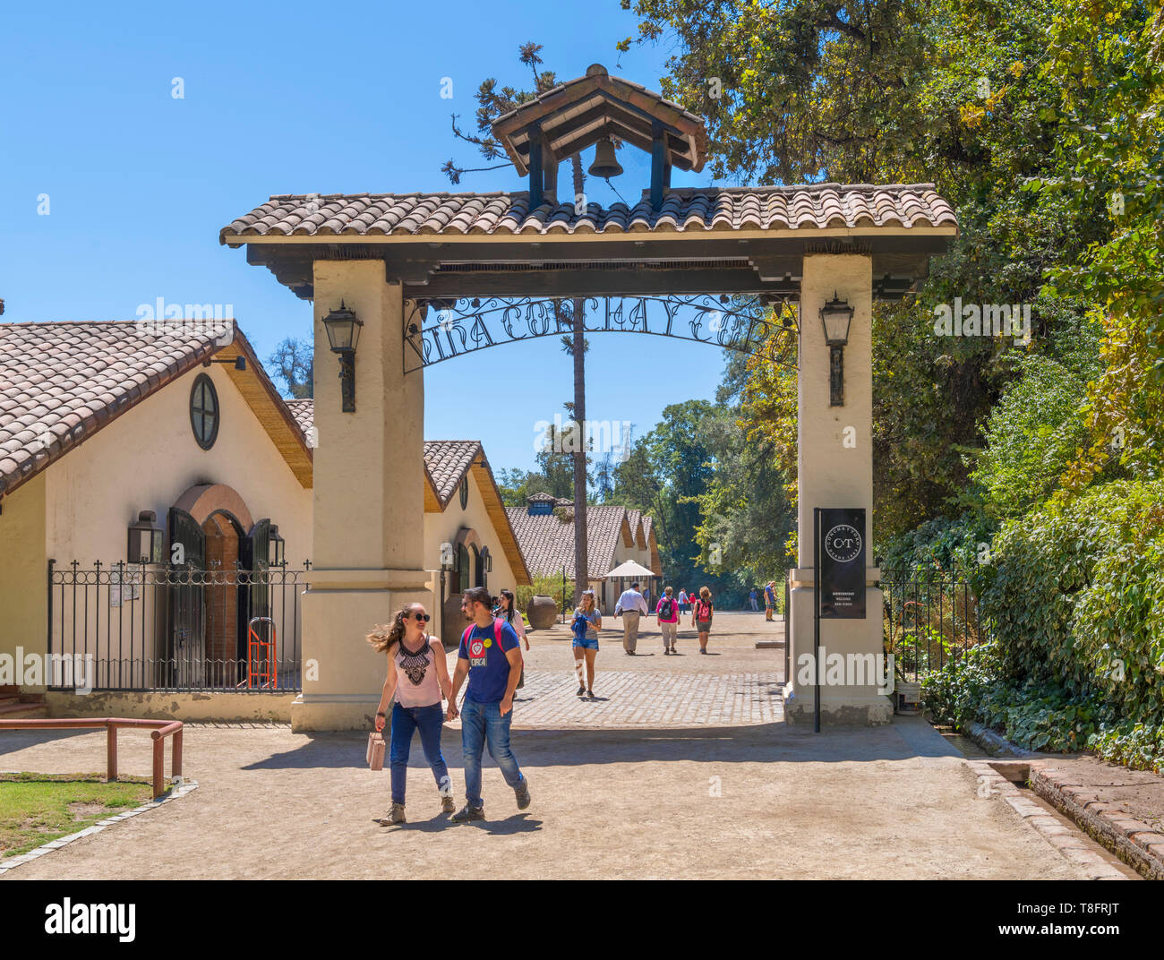 Chile Weinberg. Touristen am Eingang der Concha Y Toro Weingut Viña Concha Y Toro), Pirque, Maipo Valley, Santiago, Chile, Südamerika Stockfoto