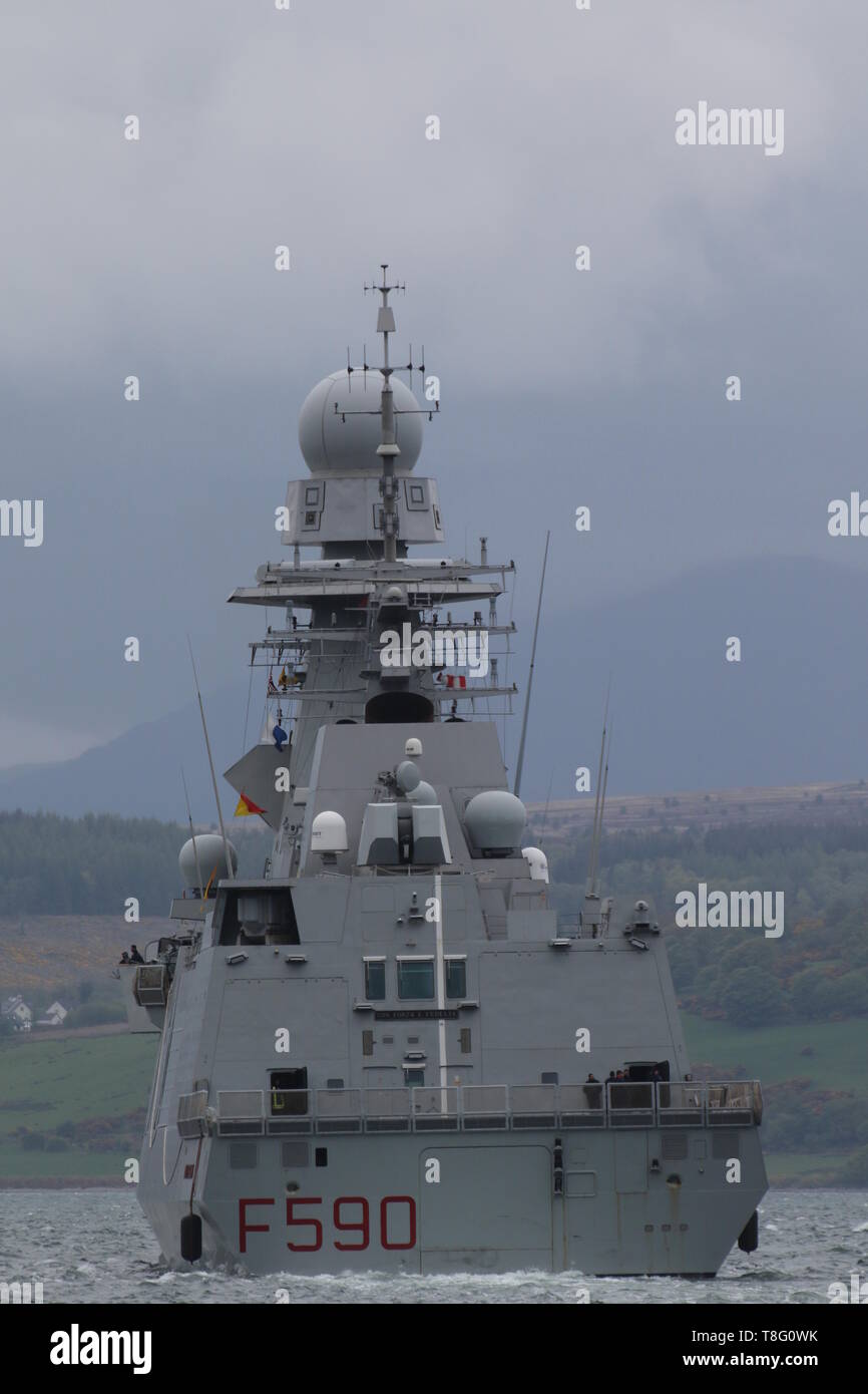 Seine Carlo Bergamini (F 590), eine Bergamini-Klasse Fregatte von der Italienischen Marine betriebenen, vorbei an Gourock während der Übung gewaltige Shield 2019. Stockfoto