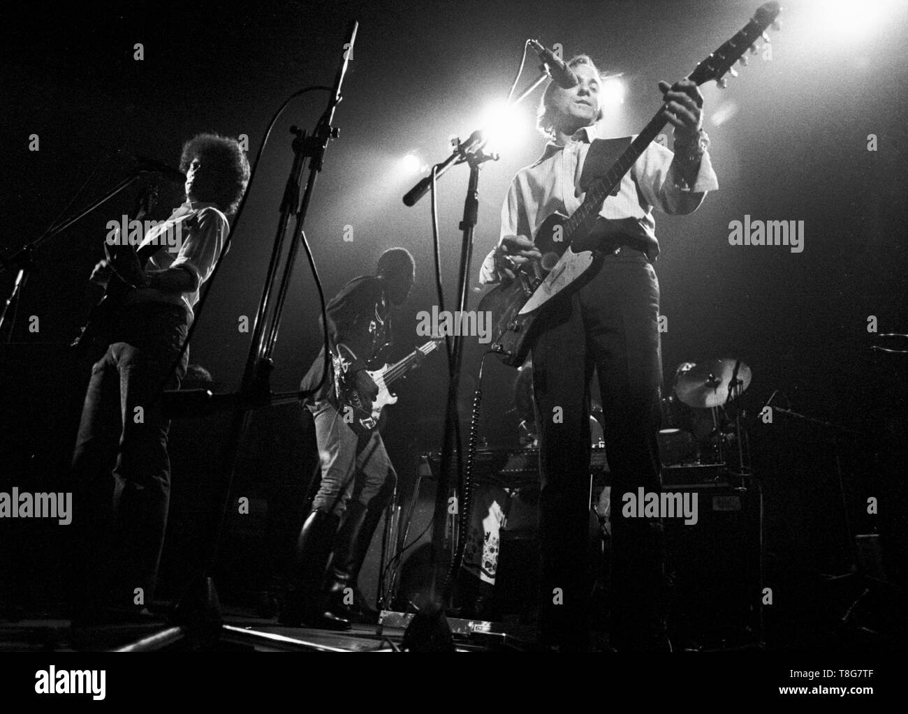 Chris Hillman, Stephen Stills und Calvin Samuel von Manassas durchführen auf der Bühne 1971 im Concertgebouw Amsterdam, Niederlande. (Foto von Gijsbert Hanekroot) Stockfoto