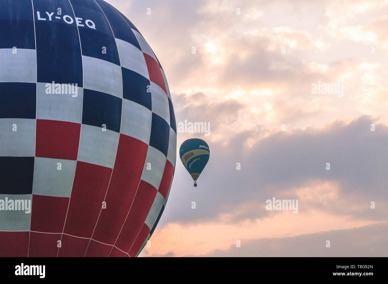 Krosno, Polen, 4. Mai 2019: Hot Air Balloon Championship von Polen und Berg Ballon Wettbewerb. Flug am Morgen. Stockfoto