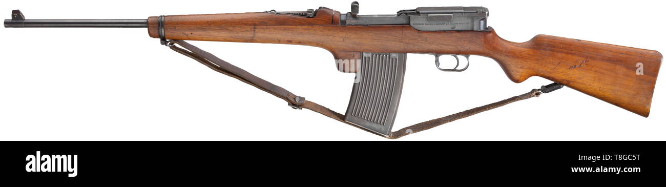 Eine Mauser Ladewagen Karabiner M 1915 Cal. 8 x 57, No. S 566 k. Übereinstimmende Nummern mit Ausnahme der vorderen Sling schwenken. Leicht matt Bohrung, Länge 61 cm. Tangente Kimme skaliert 200 - 2000. 25-shot geschwungene box Magazin. Klappe - Verschluss verriegelt. Sicherheit auf der rechten Seite oben Abzugsbügel. Inschrift auf der linken Seite der Aktion' Waffenfabrik Mauser A.G. Oberndorf seit längerer Zeit Mauser die Patent 1917'. Verschiedene imperiale Akzeptanzzeichen auf Action, kleine Teile und Lager. Original Finish mit leichten Gebrauchsspuren an Orten. Sperren und Sicherungsbleche poliert weiß. Kleine Teile gebläut. Ori, Additional-Rights - Clearance-Info - Not-Available Stockfoto