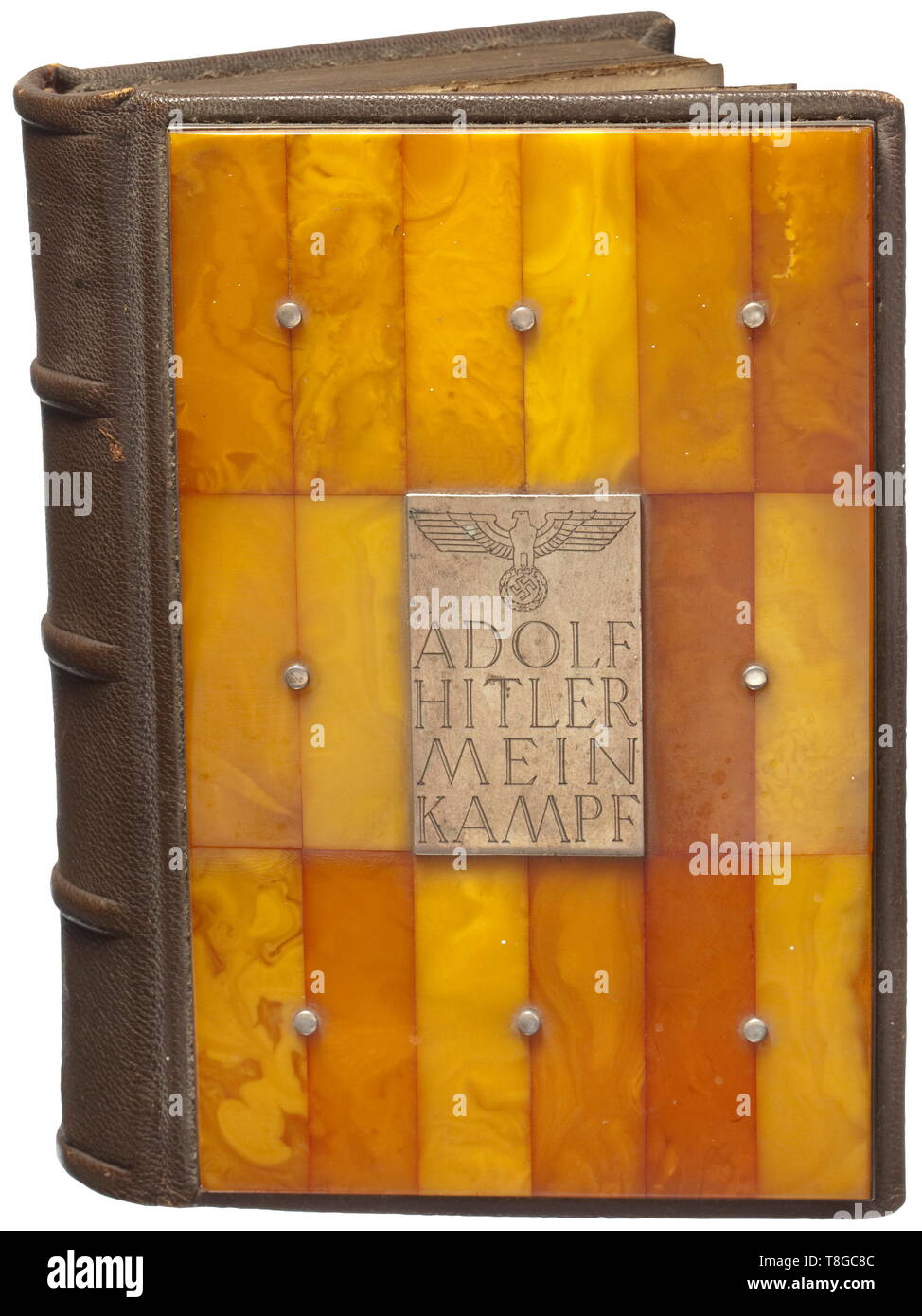 Friedrich-Karl Florian - eine gelbe Edition von Hitlers "Mein Kampf" Königsberg amber Edition. Zwei Bände in einem, veröffentlicht vom Zentralverlag der NSDAP - Fraz. Eher Nachf., München 1939. Die Abdeckung mit Silber Getrimmt Platten aus Bernstein, mit Pins in der Mitte eine silberne Plakette mit Gravierten nationalen Adler, darunter die Inschrift "Adolf Hitler - Mein Kampf". Auf der Innenseite Hitlers Hingabe in schwarzer Tinte (Tr.)' Parteikollegen Gauleiter Florian - Adolf Hitler - Berlin Weihnachten 1939", auf der ersten Seite Florian's Signatur. Mit Hitlers handschriftlichen Widmung extr, Editorial-Use - Nur Stockfoto