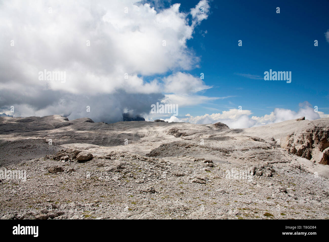 Kalkstein Hochebene einschließlich der Gipfel der Sela de Pisciadu und Forcela dai CiamorcesThe Sella Gruppe Wolkenstein Gröden Dolomiten Italien Stockfoto