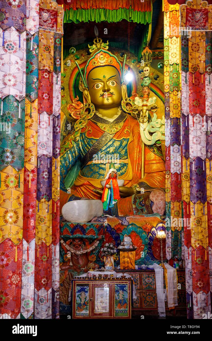 Indien, Bundesstaat Jammu und Kashmir, Himalaya, Ladakh, Indus Valley, Gompa (Kloster) von Hemis, 8 Meter hohe Statue von Padmasambhava (Guru Rinpoche) der Gründer des tibetischen Buddhismus Stockfoto