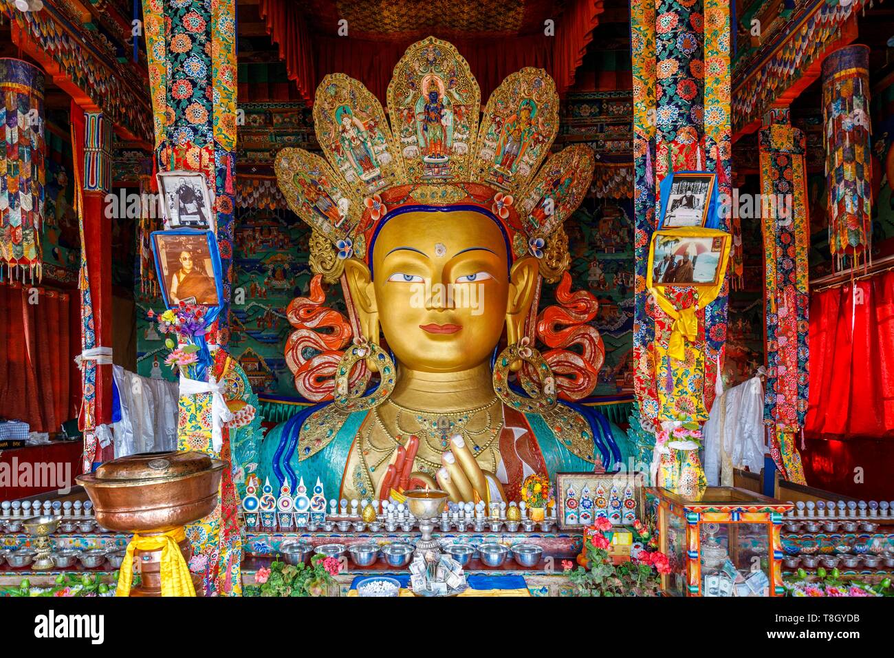 Indien, Bundesstaat Jammu und Kashmir, Himalaya, Ladakh, Indus Valley, 12 Meter hohe Statue des Buddha Maitreya (der Buddha der Zukunft) auf zwei Etagen im Inneren des Chamkhang von Thiksey Gompa (Kloster) Stockfoto