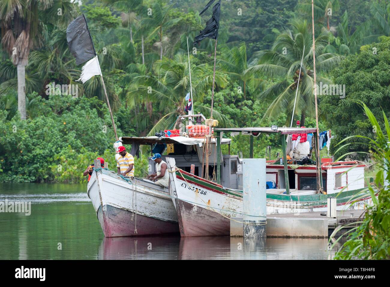 Frankreich, Französisch Guyana, Sinnamary, Sinnamary Fluss, Boote Stockfoto