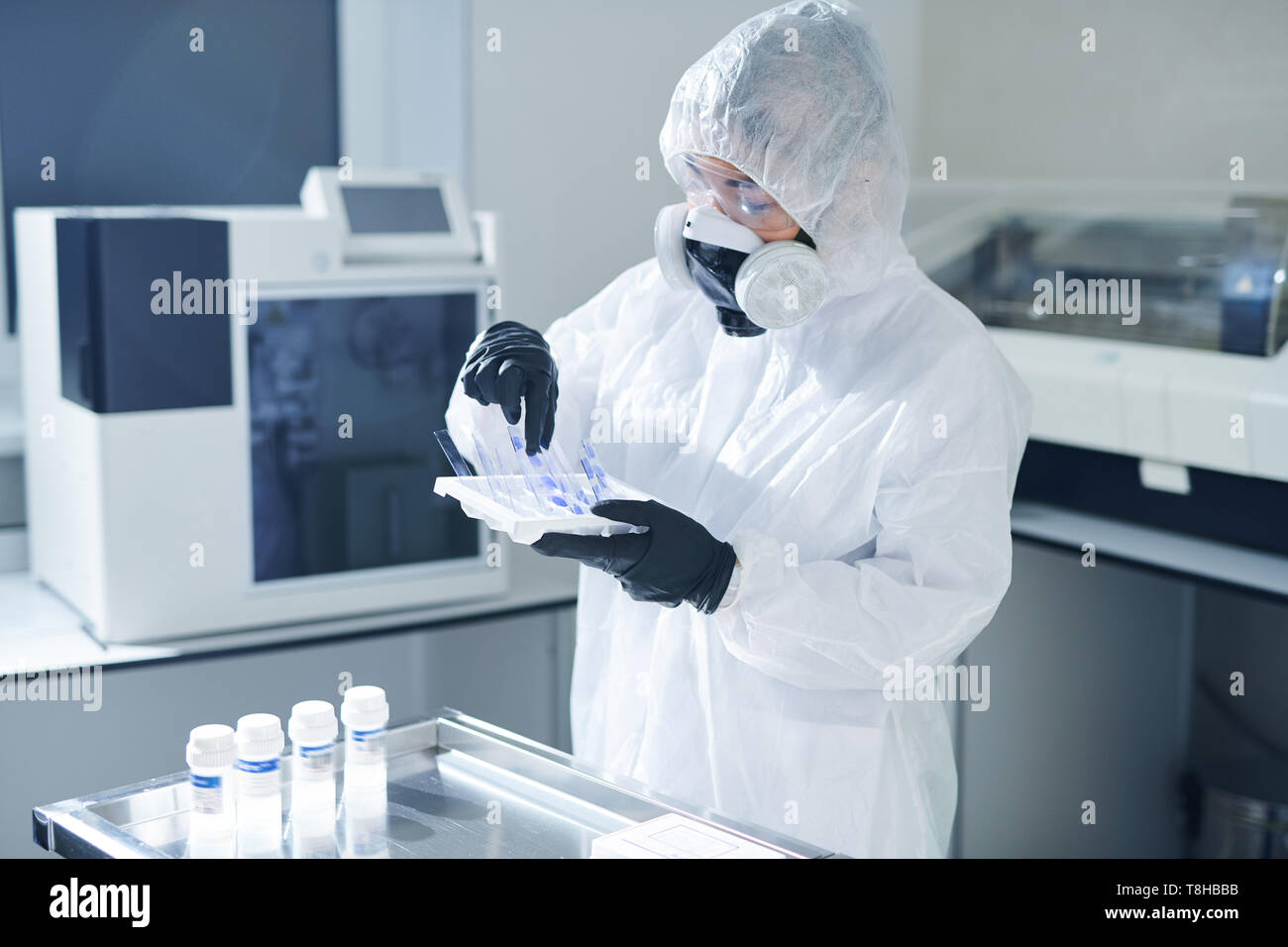 Die Entnahme von Proben von BIOHAZARDS Stockfoto