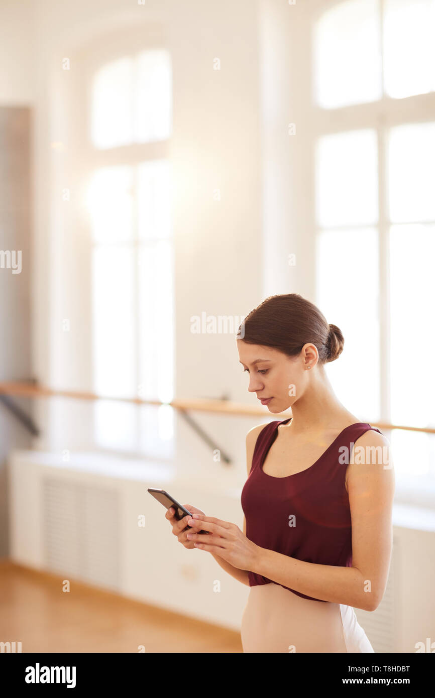 Ballerina sms sms im Training Studio Stockfoto