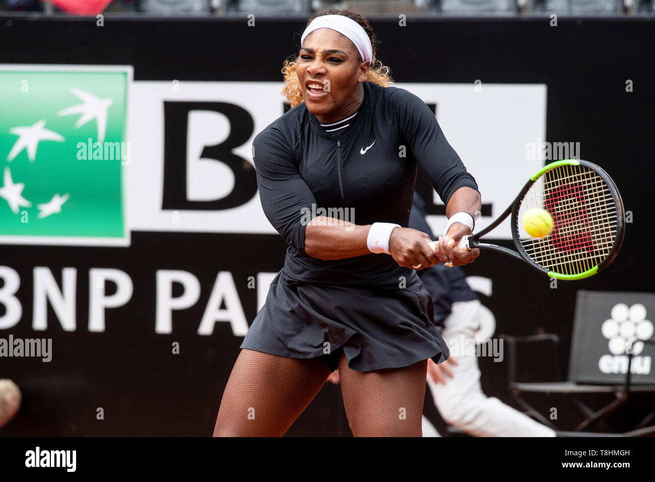 Rom, Italien. 13. Mai, 2019. Serena Williams (USA), die in Aktion gegen Rebecca Peterson (SWE) während Internazionali BNL D'Italia Italian Open auf dem Foro Italico, Rom, Italien Am 13. Mai 2019. Foto von Giuseppe Maffia. Credit: UK Sport Pics Ltd/Alamy leben Nachrichten Stockfoto