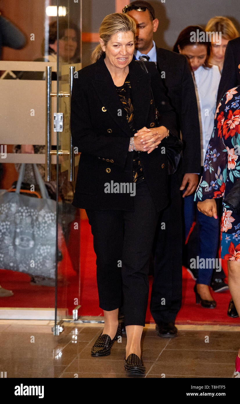 Addis Abeba, Äthiopien. 13. Mai, 2019. Queen Maxima der Niederlande kommt auf dem Flughafen von Addis Abeba zu Beginn ihres Besuchs in Äthiopien als Kinderhilfswerk der Vereinten Nationen Generalsekretär spezieller Fürsprecher für inklusive Finanzierung für Entwicklung in Äthiopien, 12. Mai 2019. Quelle: Patrick Van Katwijk |/dpa/Alamy leben Nachrichten Stockfoto
