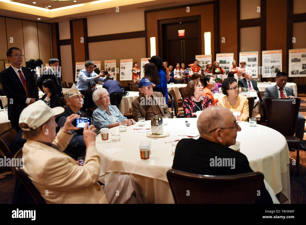 (190513) - LAS VEGAS, 13. Mai 2019 (Xinhua) - Flying Tigers Veteranen der 4 Sino-American Zweiten Weltkrieg Freundschaft und Flying Tiger Geschichte Konferenz in Las Vegas, USA, 11. Mai 2019 teilnehmen. Der Flying Tigers, eine US-amerikanische Fliegerstaffel aus Piloten der United States Army Air Corps, Navy und Marine Corps, geholfen, die Chinesische Kampf gegen die Japanischen Invasoren im Zweiten Weltkrieg (WWII). Mit ihren heldenhaften Anstrengungen und große Opfer, diesen amerikanischen Flying Tigers kämpften seit Jahren mit der chinesischen Menschen Seite an Seite leben und Tod kämpfen. Die freigegebene US-China Erfahrung während des Th Stockfoto