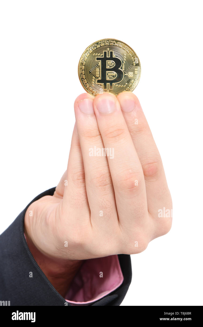Des Menschen Hand mit goldenen Bitcoin auf weißem Hintergrund. Hochauflösendes Foto. Volle Tiefenschärfe. Stockfoto
