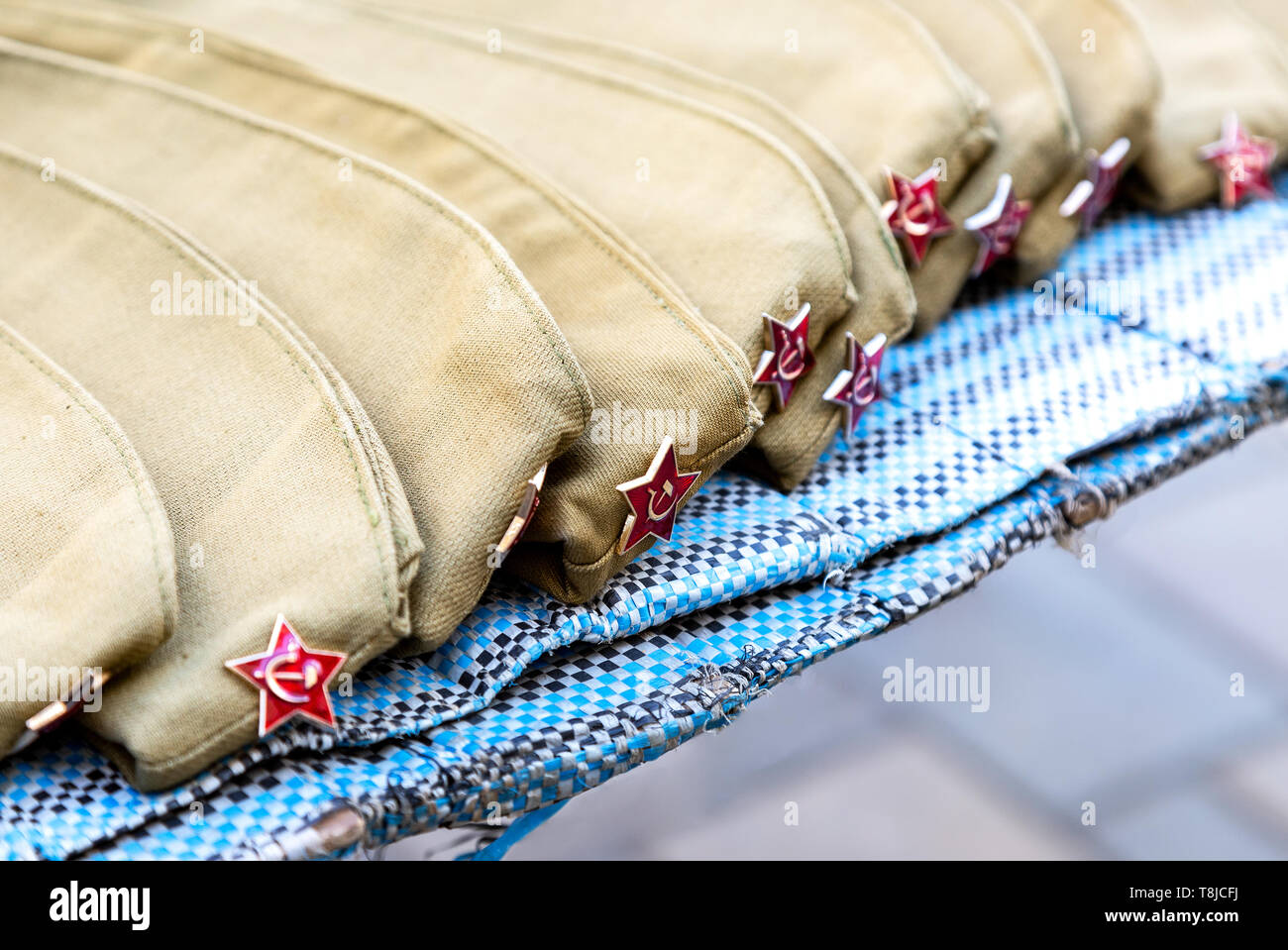 Army Caps mit einem roten Sterne, militärische Uniform der Roten Armee Stockfoto