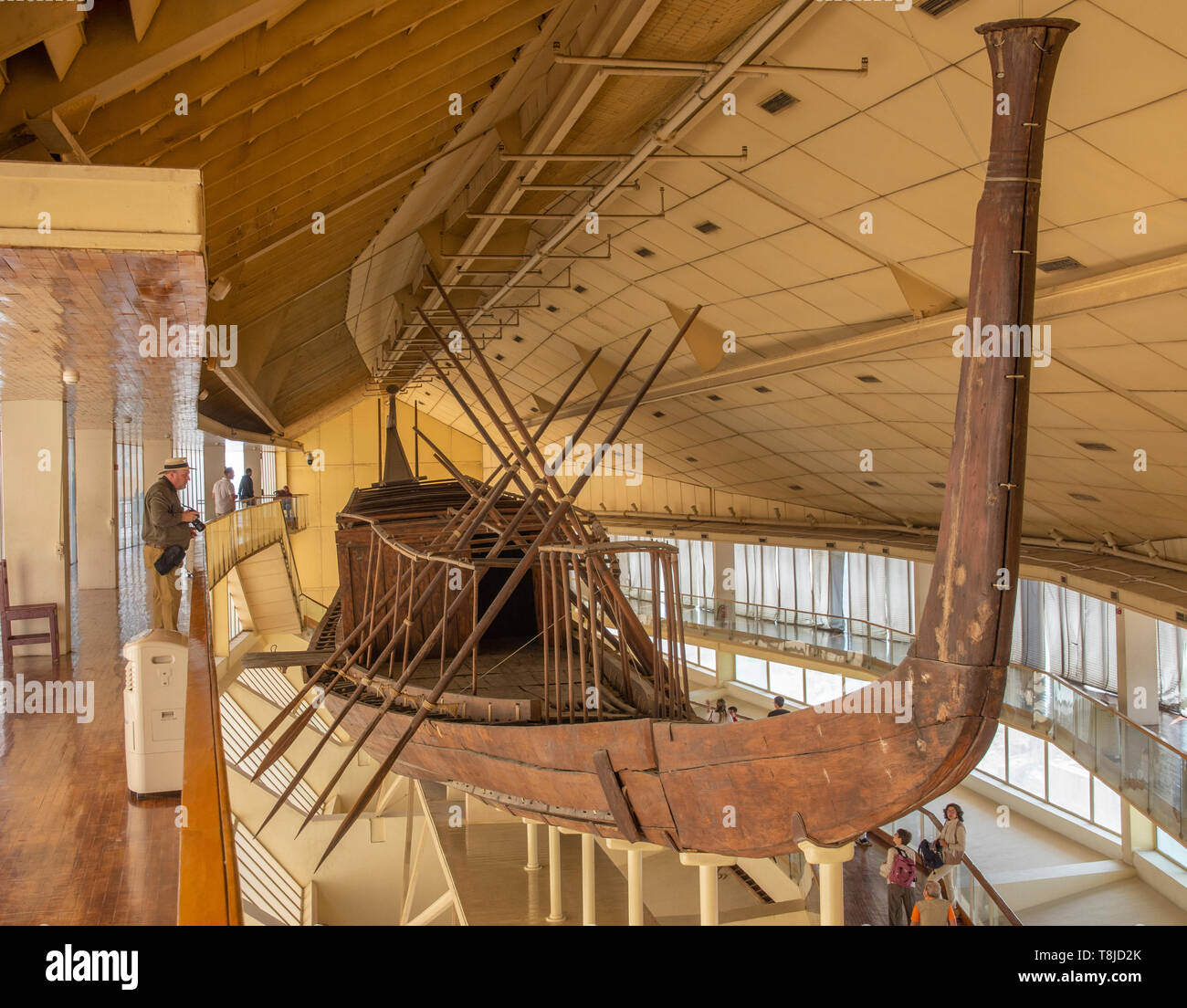 Diese ursprüngliche, intakt, große Boot war fast sicher für die alten ägyptischen Pharao Khufu vor über 4.000 Jahren erbaut. 1954 Das Schiff w Stockfoto