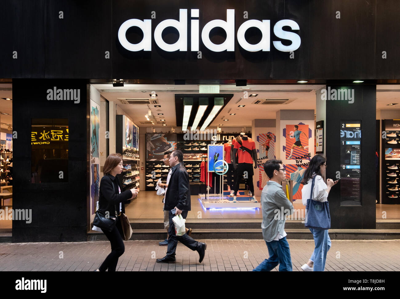 Adidas Store in Hongkong gesehen. Stockfoto
