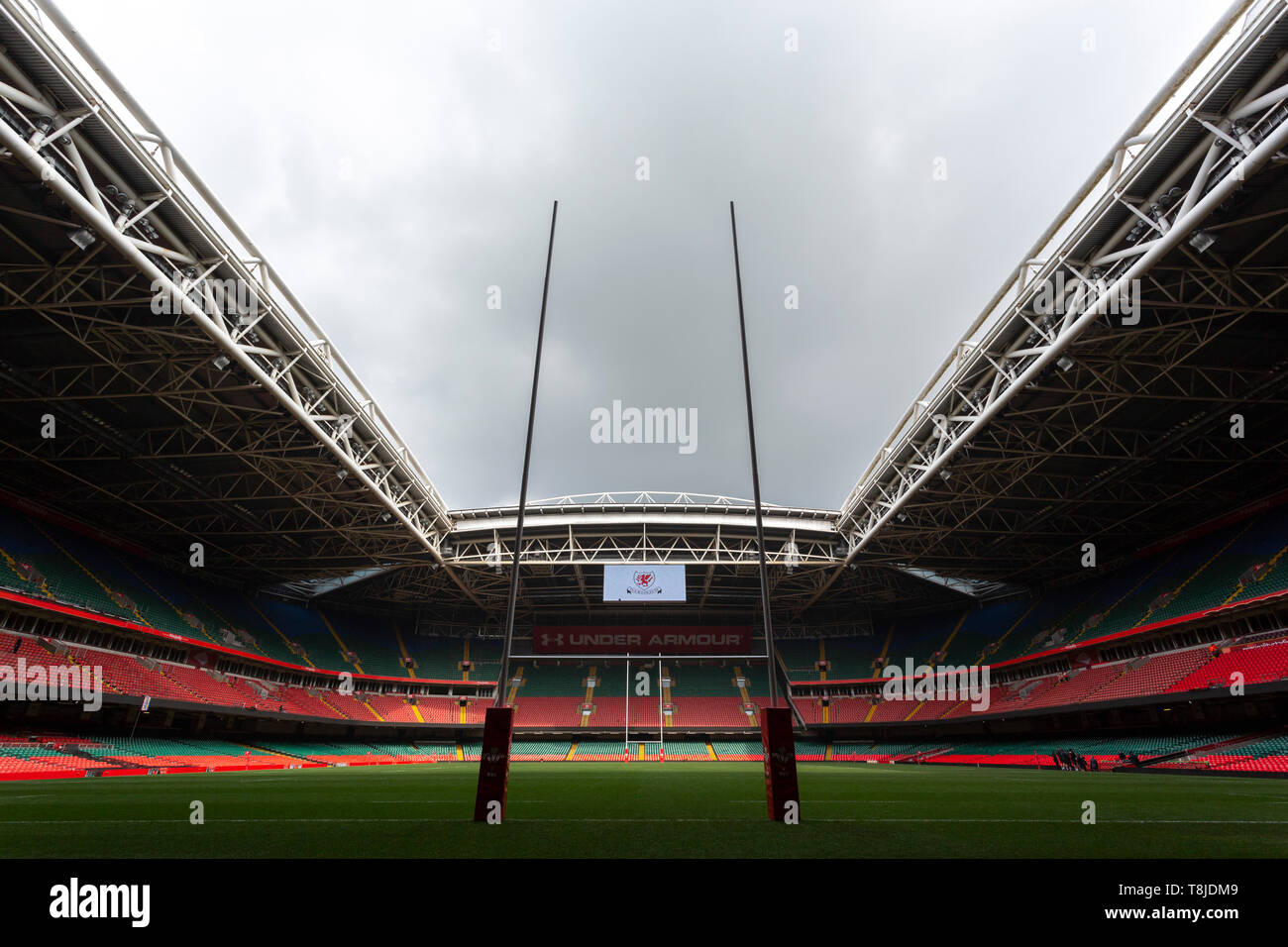 Die Tonhöhe und steht einer leeren Fürstentum Stadium in Cardiff Stockfoto