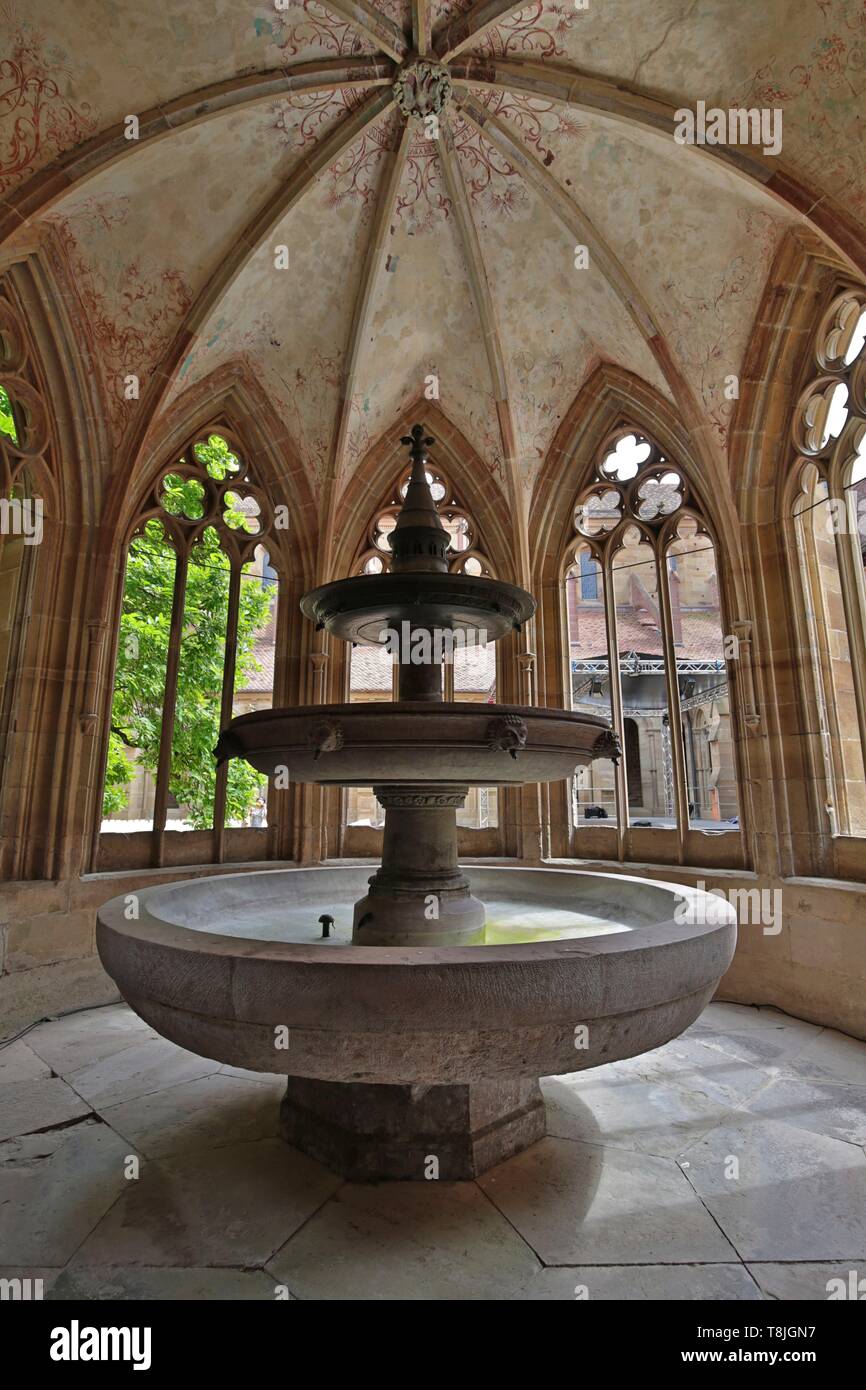 Deutschland, Baden Württemberg, Maulbronn, im Jahre 1878, die drei abgestuften Brunnen wurde in Maulbronn Abbey, einem mittelalterlichen Zisterzienserkloster (Kloster Maulbronn) als Weltkulturerbe der UNESCO gebaut Stockfoto