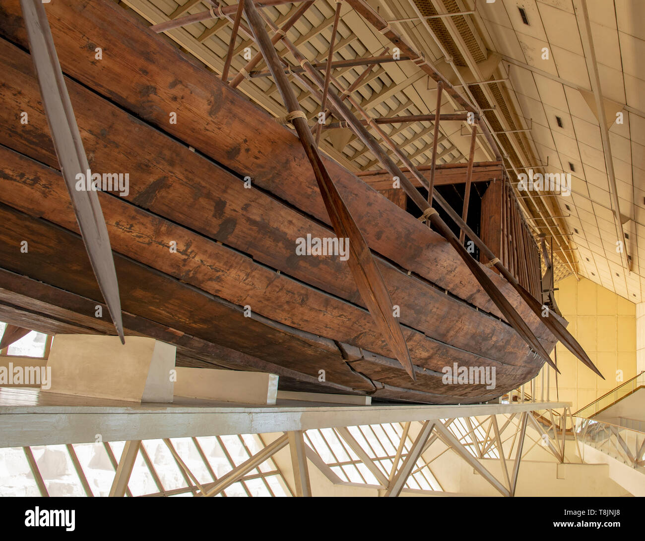 Diese ursprüngliche, intakt, große Boot war fast sicher für die alten ägyptischen Pharao Khufu vor über 4.000 Jahren erbaut. 1954 Das Schiff w Stockfoto