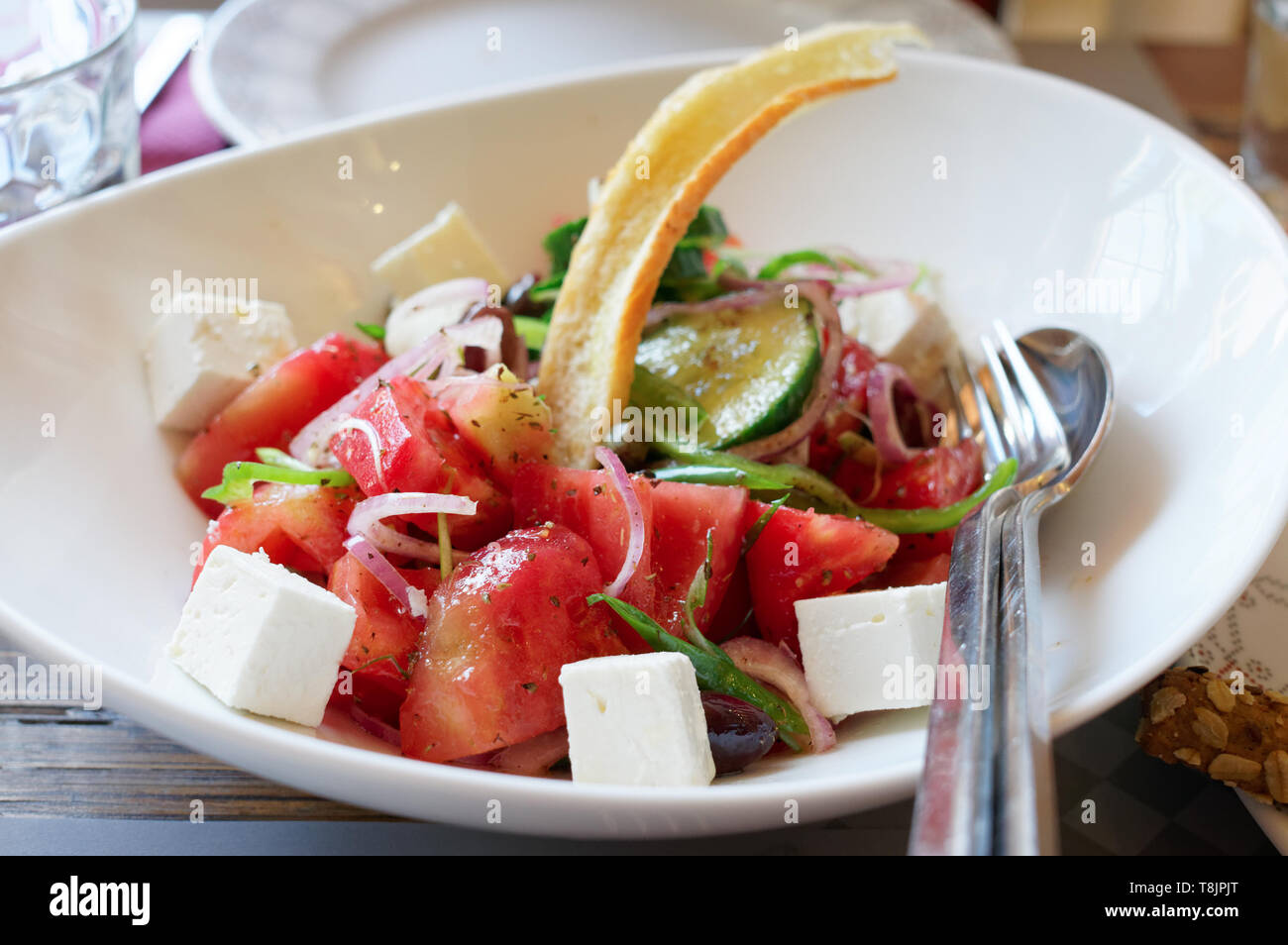 Griechischer Salat in der Platte, close-up Stockfoto