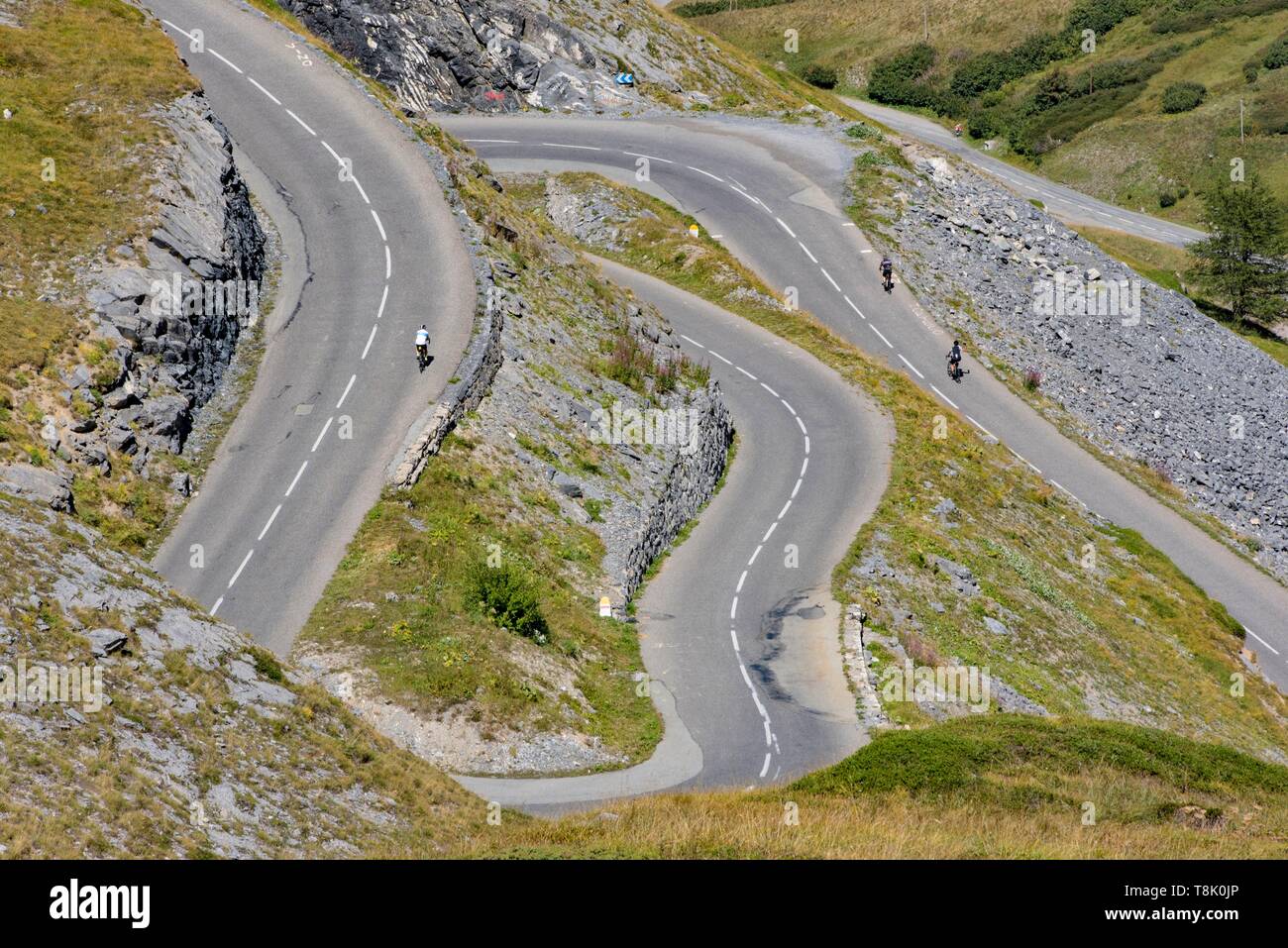 Frankreich, Savoie, Valloire, Massif des Cerces, Radfahren Himmelfahrt des Col du Galibier, einer der Routen des größten Fahrrad Domain in der Welt, eine kurvenreiche Straße mit schönen Kurven, die Schnürsenkel über Plan Lachat Stockfoto