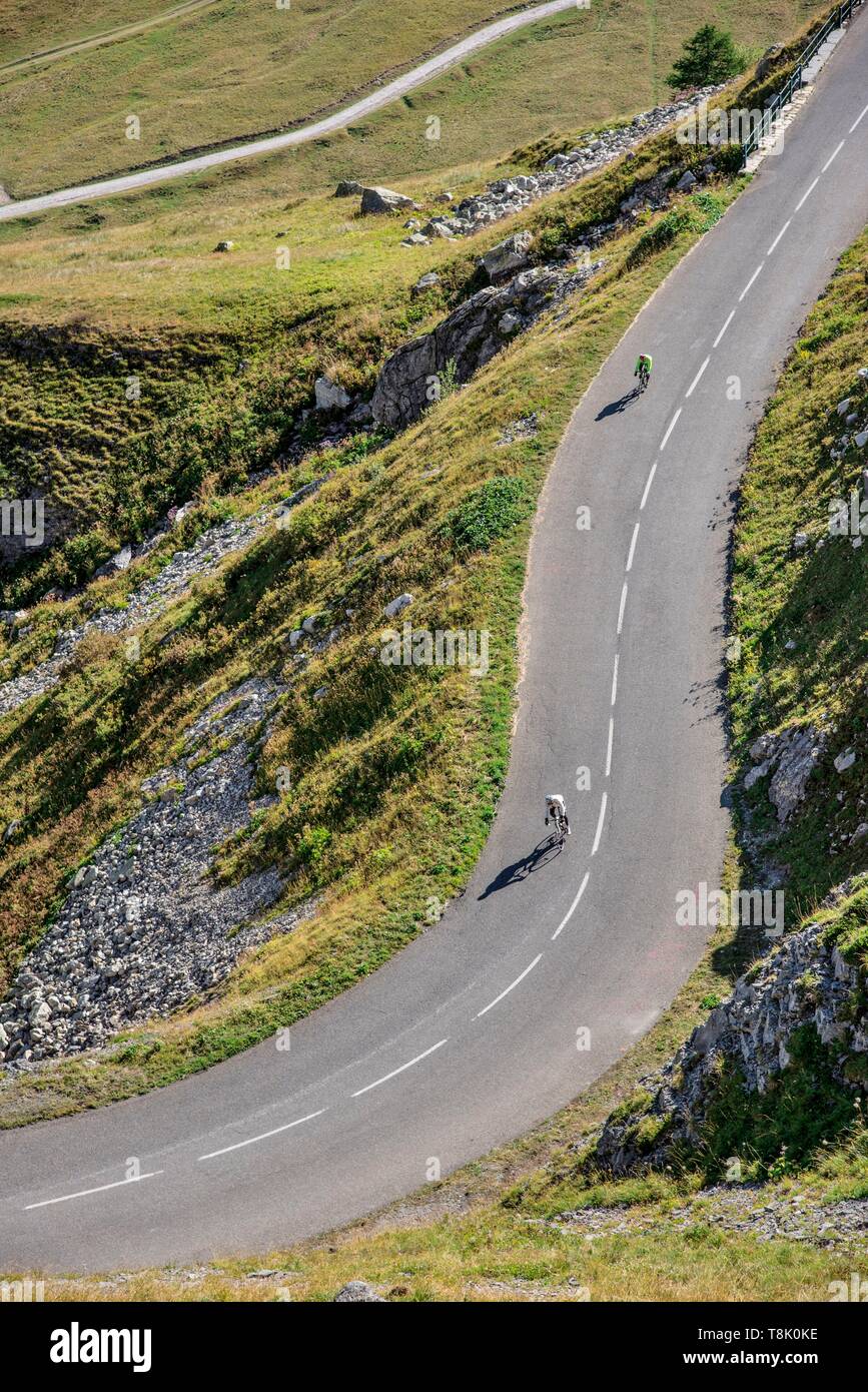 Frankreich, Savoie, Valloire, Massif des Cerces, Radfahren Himmelfahrt des Col du Galibier, einer der Routen des größten Fahrrad Domain in der Welt, eine kurvenreiche Straße mit schönen Kurven, die Schnürsenkel über Plan Lachat Stockfoto