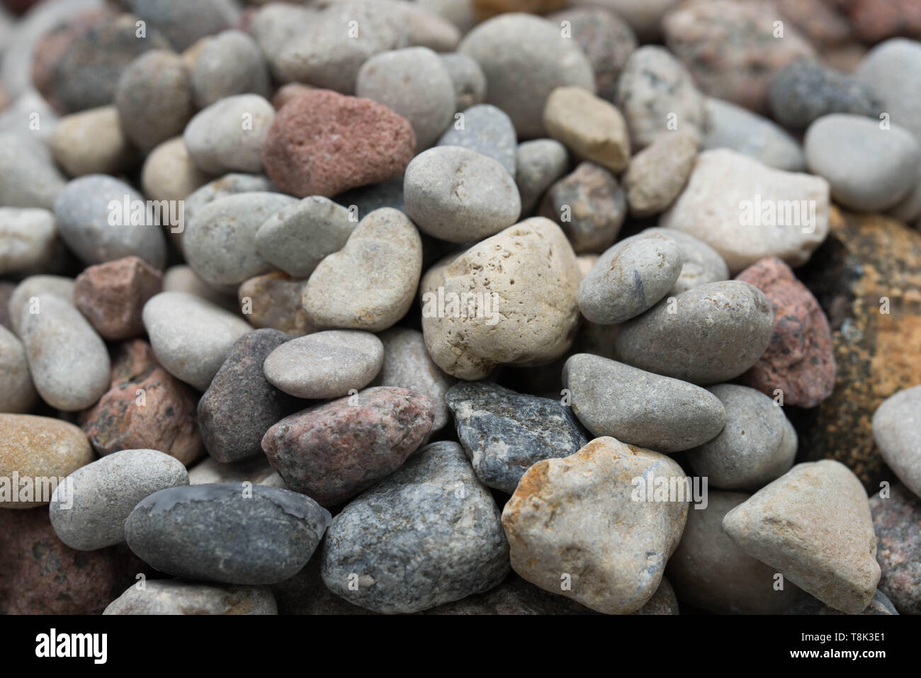Haufen von kleinen Steinen Stockfoto
