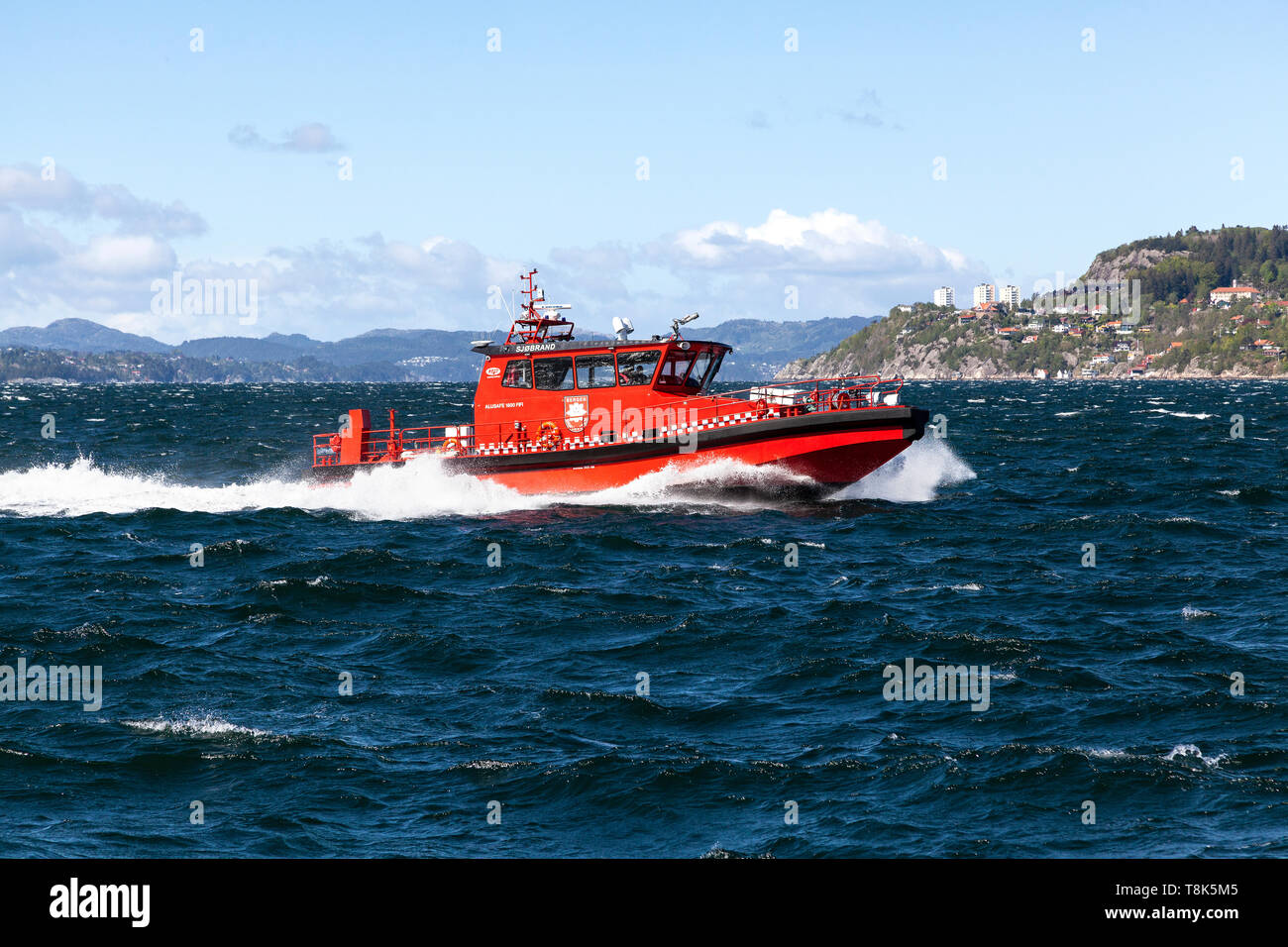 Feuerlöscher und Rettung Schiff Sjobrand (Sjøbrand) an Byfjorden, aus dem Hafen von Bergen, Norwegen. Stockfoto